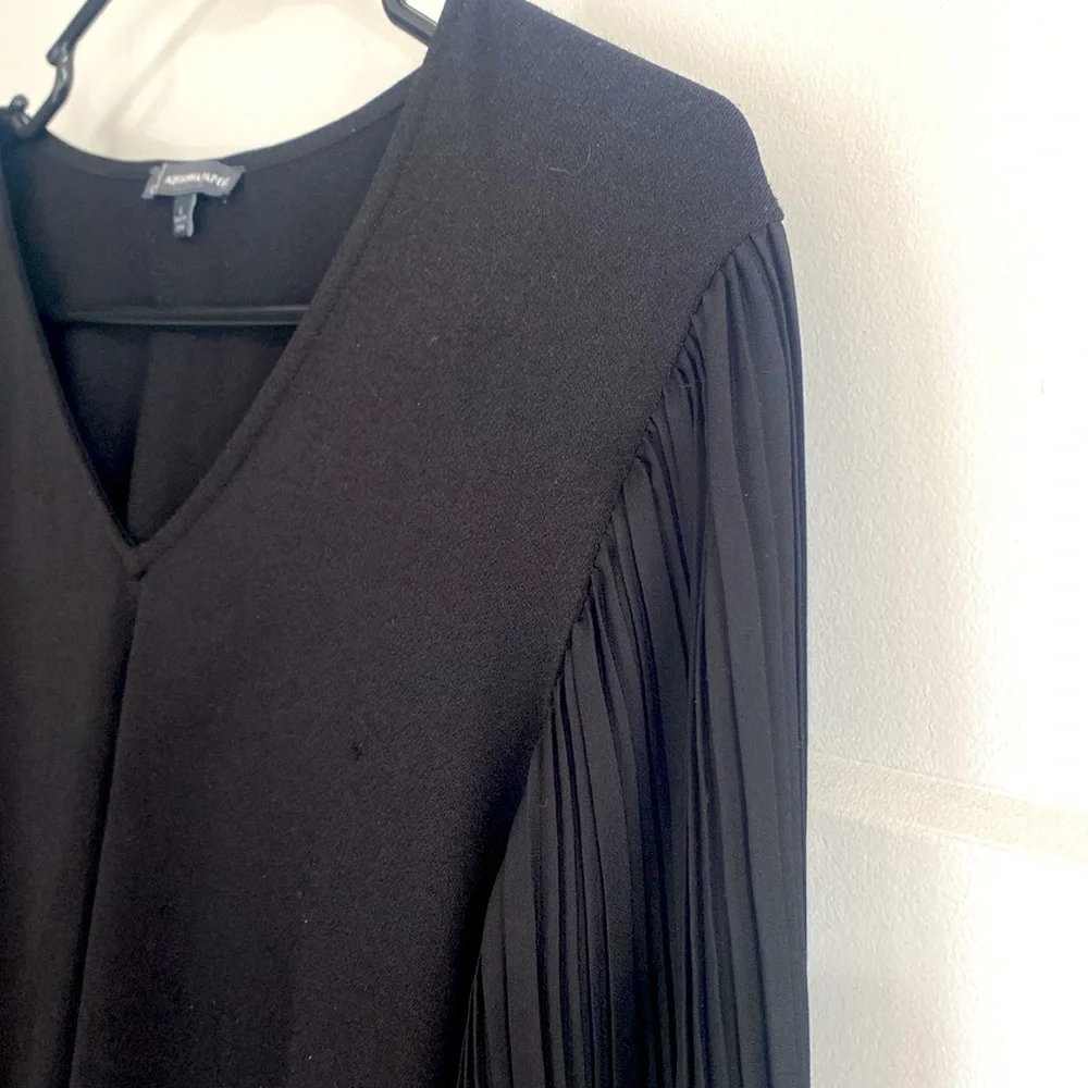 Adrianna Papell black v-neck blouse/top with long pleated sleeves. Women's L - Picture 5 of 13